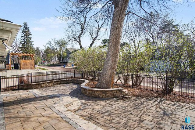 220 E 27th St Street, Sioux Falls, SD 57105