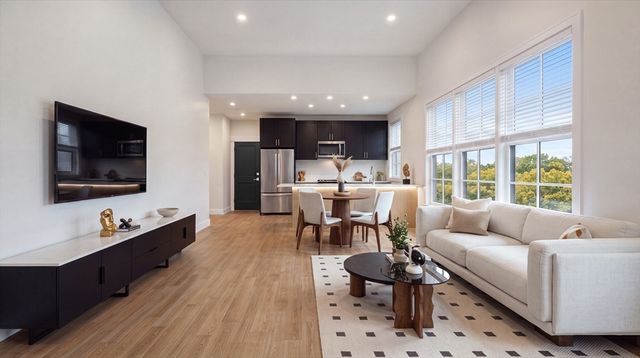 596 Washington St 302, Whitman, MA 02382