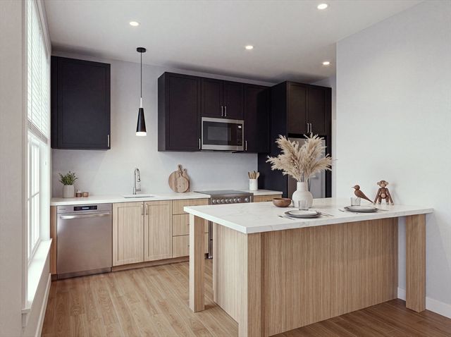 596 Washington St 302, Whitman, MA 02382