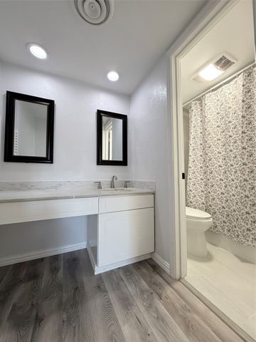 576 E Avenue J B, Grand Prairie, TX 75050