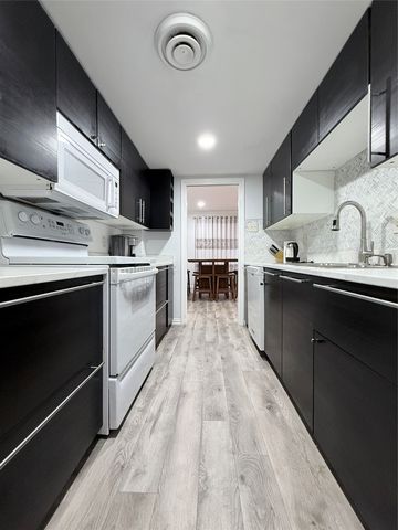 576 E Avenue J B, Grand Prairie, TX 75050