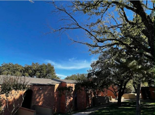 576 E Avenue J B, Grand Prairie, TX 75050