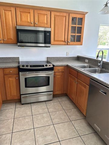 8961 IRON OAK AVENUE, Tampa, FL 33647