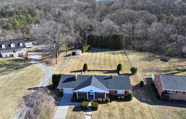 373 Langland DR, Vinton, VA 24179