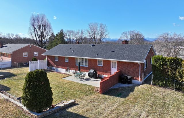 373 Langland DR, Vinton, VA 24179
