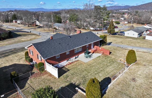 373 Langland DR, Vinton, VA 24179