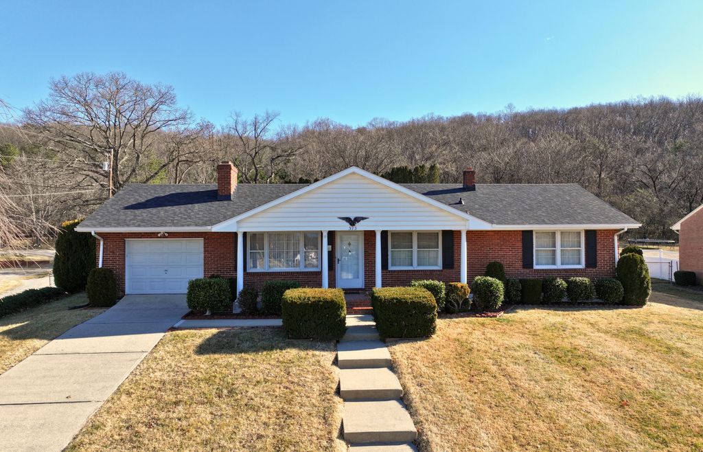 373 Langland DR, Vinton, VA 24179