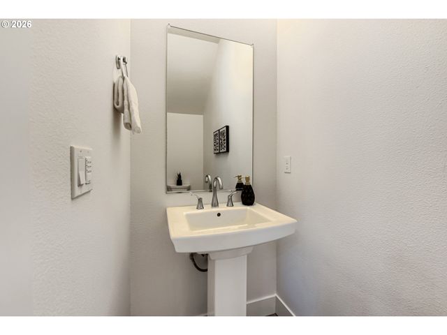 15653 Nw RAYWOOD Ln, Portland, OR 97229