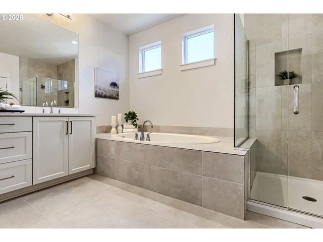 15653 Nw RAYWOOD Ln, Portland, OR 97229