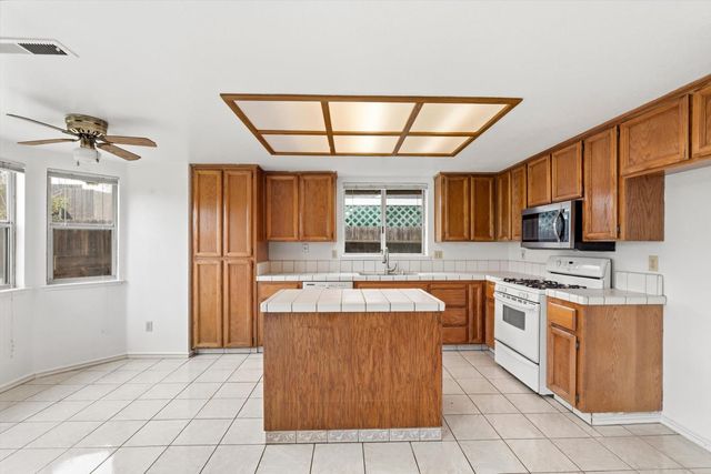 7170 Cloverleaf Way, Citrus Heights, CA 95621