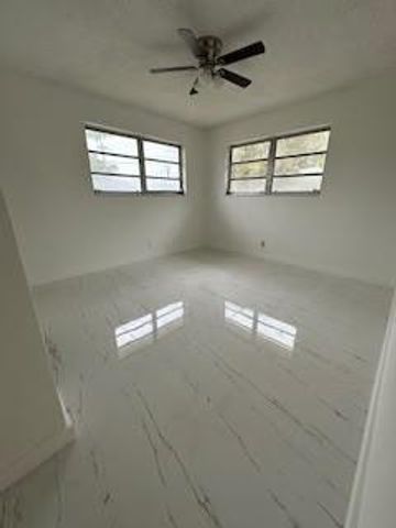 232 SW 10th Street, Hallandale Beach, FL 33009