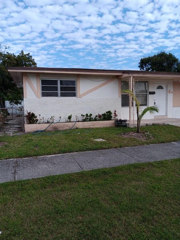 232 SW 10th Street, Hallandale Beach, FL 33009