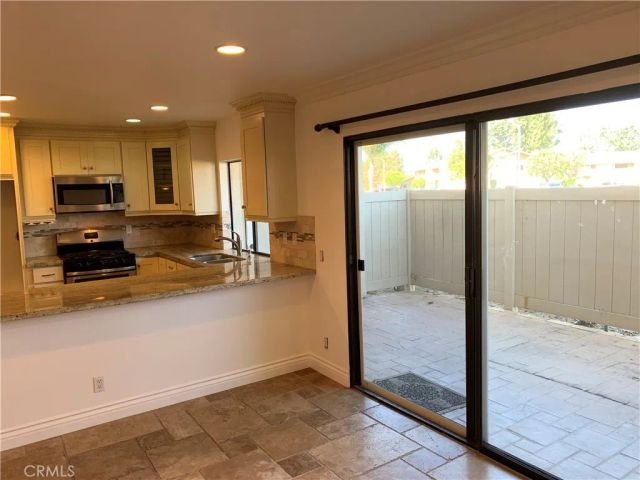 8877 Lauderdale Court 214-C, Huntington Beach, CA 92646