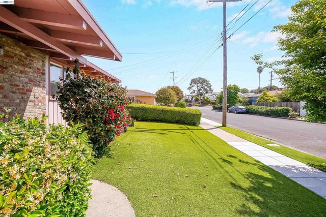1285 Sangamore St, Hayward, CA 94545