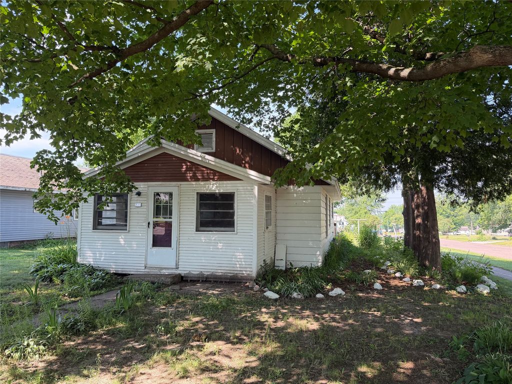 Image 2 of property listing at 220 N 5th Street, Cornell, WI 54732