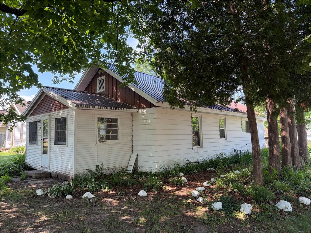 Image 3 of property listing at 220 N 5th Street, Cornell, WI 54732