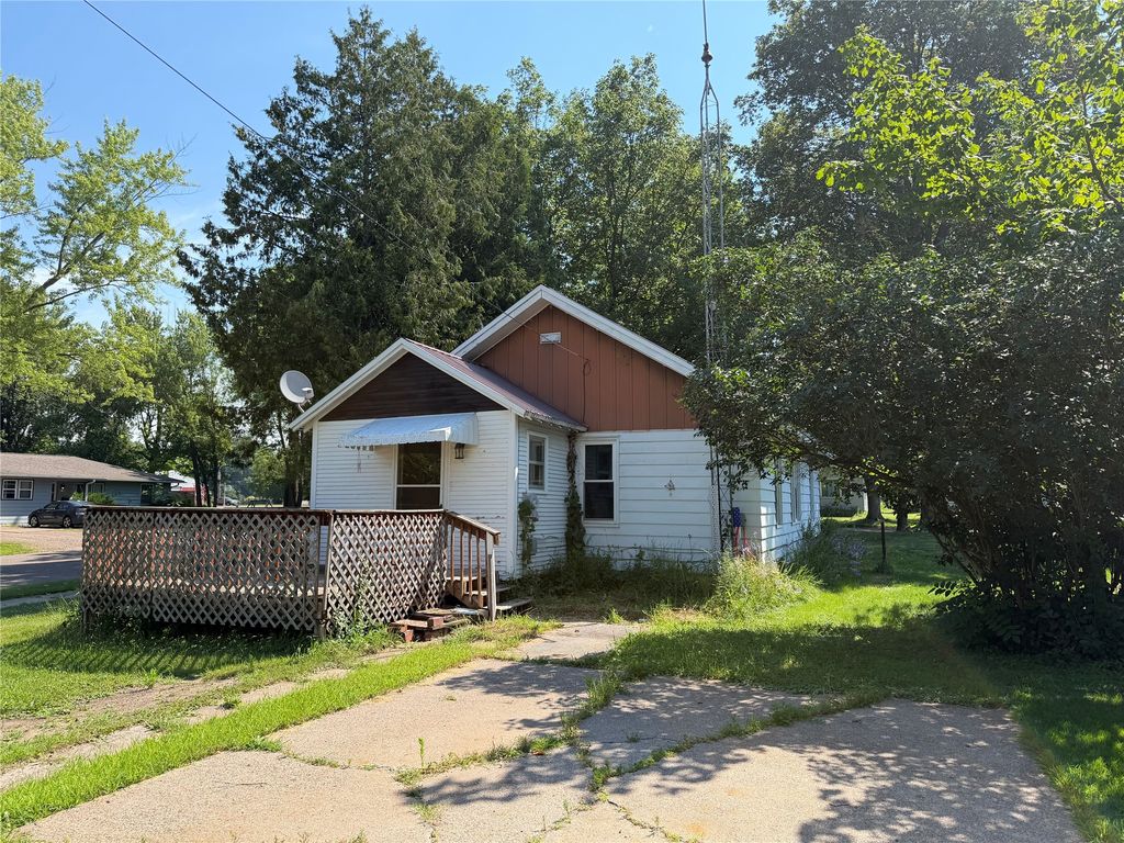 Image 4 of property listing at 220 N 5th Street, Cornell, WI 54732