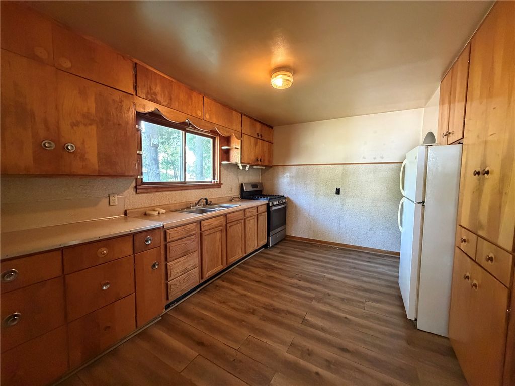 Image 7 of property listing at 220 N 5th Street, Cornell, WI 54732