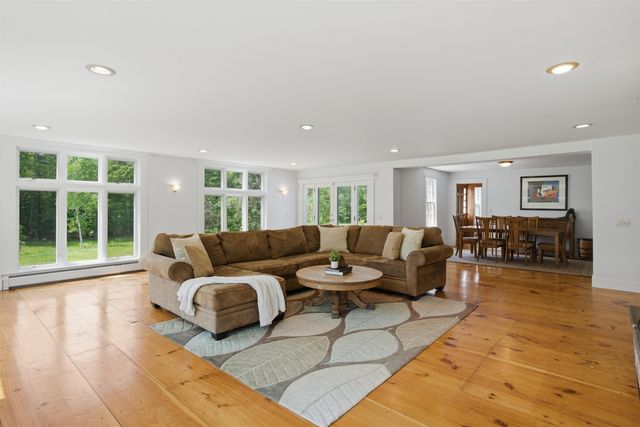 42 Blackberry Lane, Jamaica, VT 05343