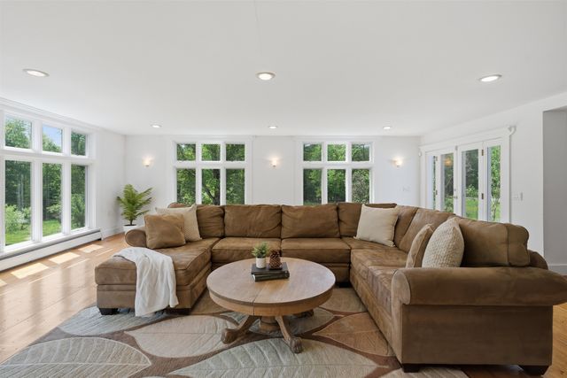 42 Blackberry Lane, Jamaica, VT 05343