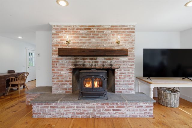 42 Blackberry Lane, Jamaica, VT 05343