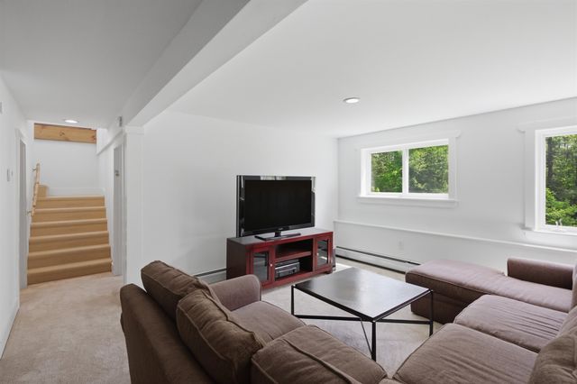 42 Blackberry Lane, Jamaica, VT 05343