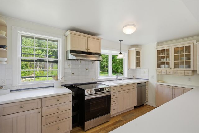 42 Blackberry Lane, Jamaica, VT 05343