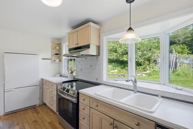 42 Blackberry Lane, Jamaica, VT 05343