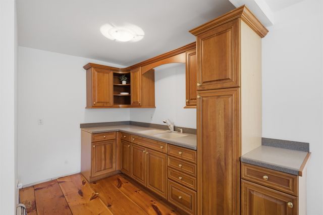 42 Blackberry Lane, Jamaica, VT 05343