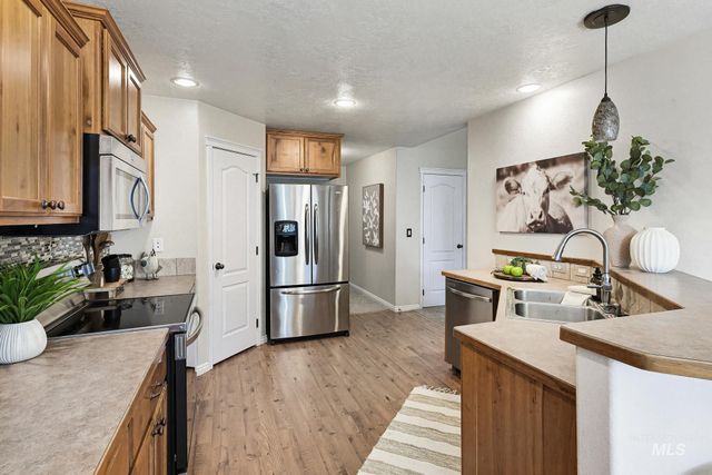 1030 S Library Ave, Kuna, ID 83634