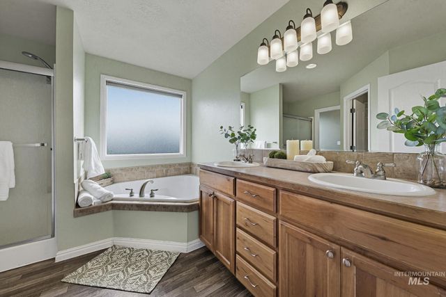 1030 S Library Ave, Kuna, ID 83634