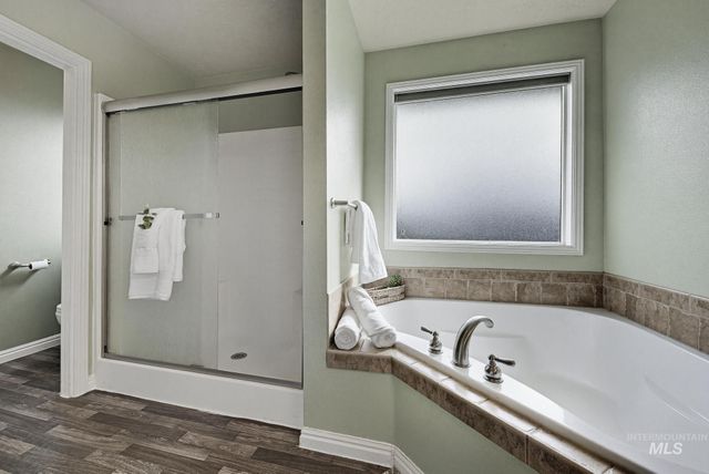 1030 S Library Ave, Kuna, ID 83634