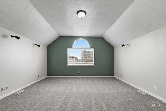 1030 S Library Ave, Kuna, ID 83634