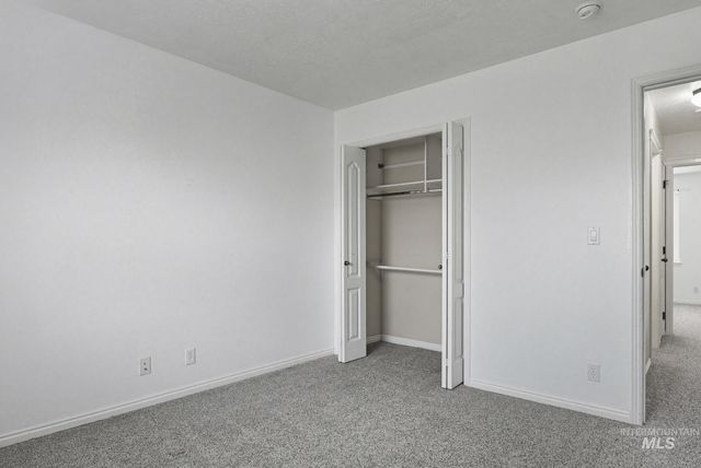 1030 S Library Ave, Kuna, ID 83634