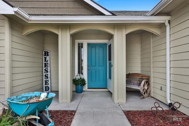 1030 S Library Ave, Kuna, ID 83634