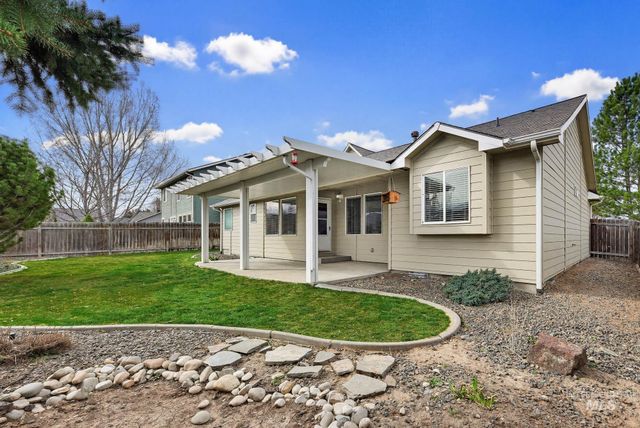 1030 S Library Ave, Kuna, ID 83634