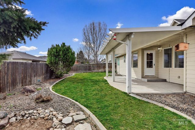 1030 S Library Ave, Kuna, ID 83634