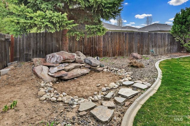 1030 S Library Ave, Kuna, ID 83634