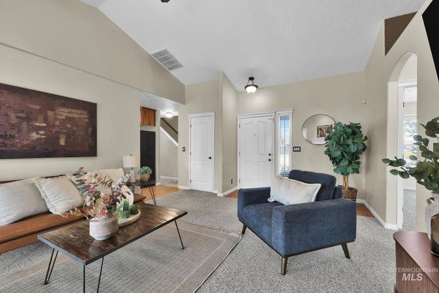 1030 S Library Ave, Kuna, ID 83634