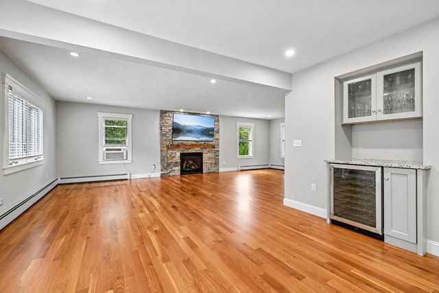 202 Freeman Rd, Charlton, MA 01507