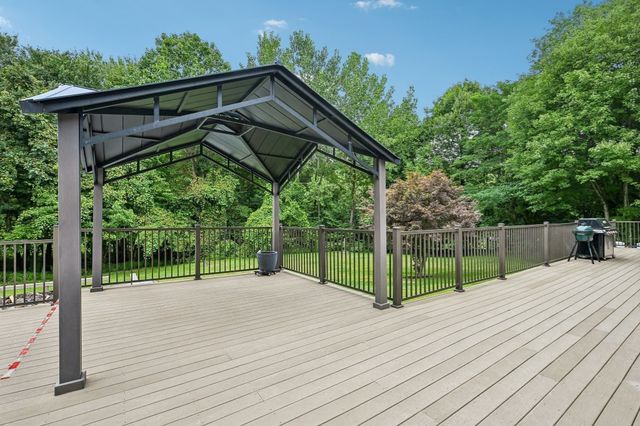 202 Freeman Rd, Charlton, MA 01507