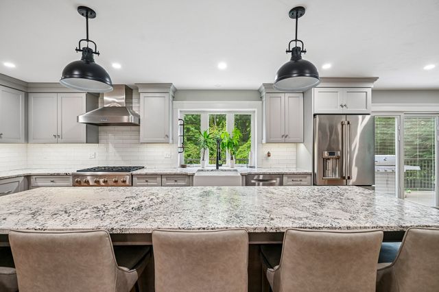202 Freeman Rd, Charlton, MA 01507
