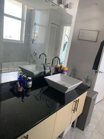 31 SE 5th St 3512, Miami, FL 33131