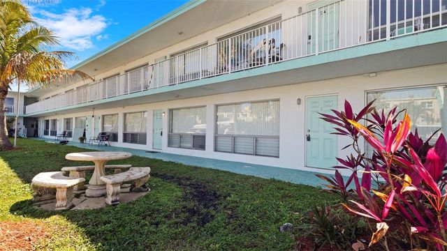 3212 NE 7th Place 12, Pompano Beach, FL 33062
