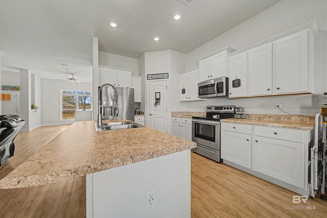 23121 Ridgewood Drive, Robertsdale, AL 36567