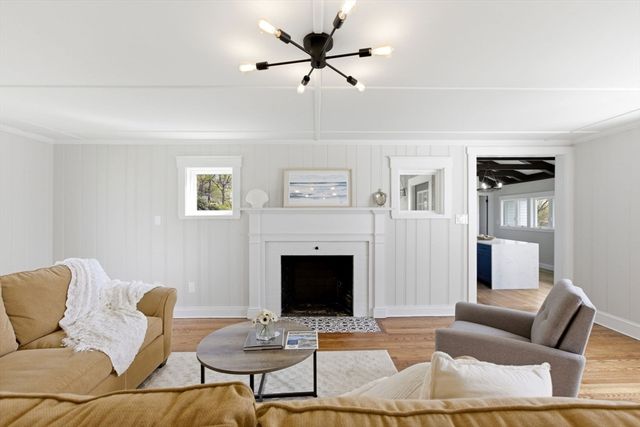 106 Rocky Hill Rd, Plymouth, MA 02360