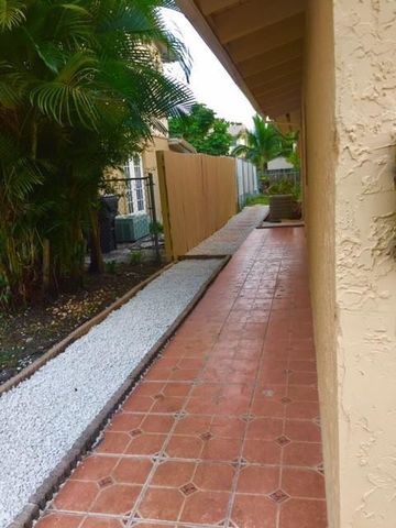 8002 SW 7th Court, North Lauderdale, FL 33068