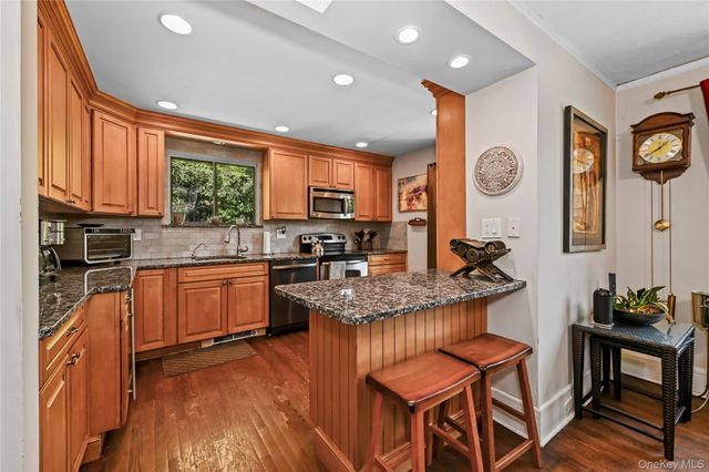 365 Old Mamaroneck Road, White Plains, NY 10605