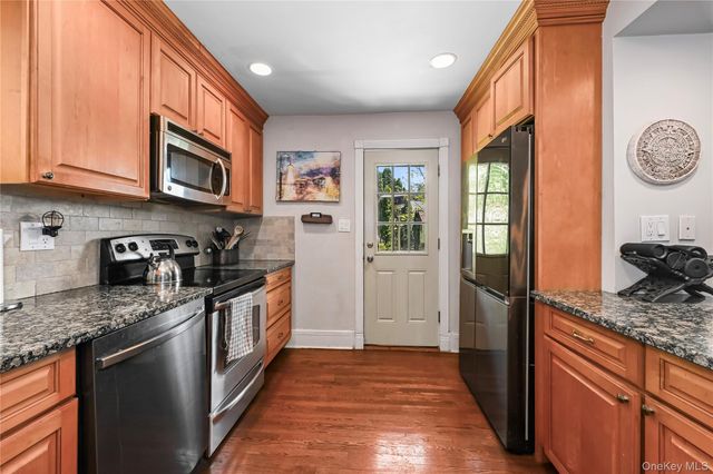 365 Old Mamaroneck Road, White Plains, NY 10605