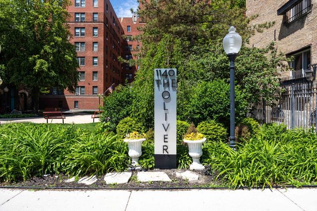 1140 N La Salle Drive 711, Chicago, IL 60610